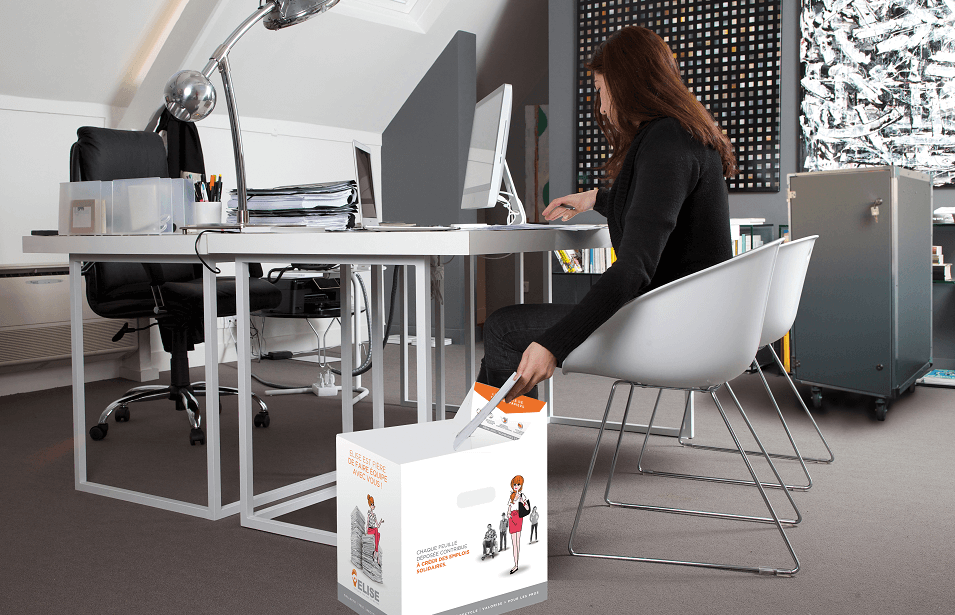 femme_bureau_corbeille1