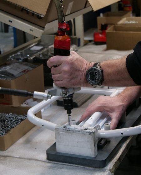 Étude de cas Pellet : gros plan sur l'opération d'assemblage des sièges